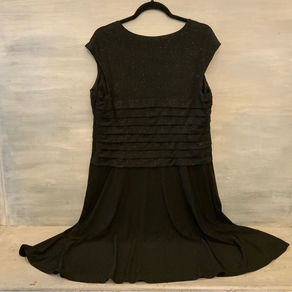 R&M Richards Little Black Dress Fit and Flare Cap Sleeve Side Zip Good Condition - Picture 5 of 9
